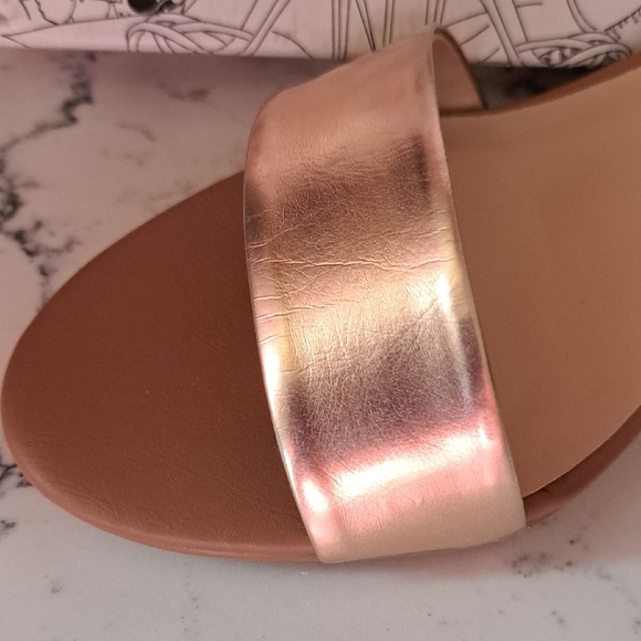 NWT CL by Laundry Metallic Gold Block Heels - Picture 4 of 6